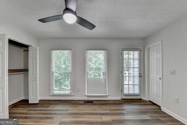 Building Photo - 1530 Plunketts Rd