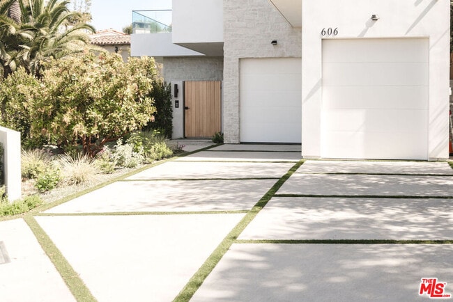 Building Photo - 606 N Ardmore Ave