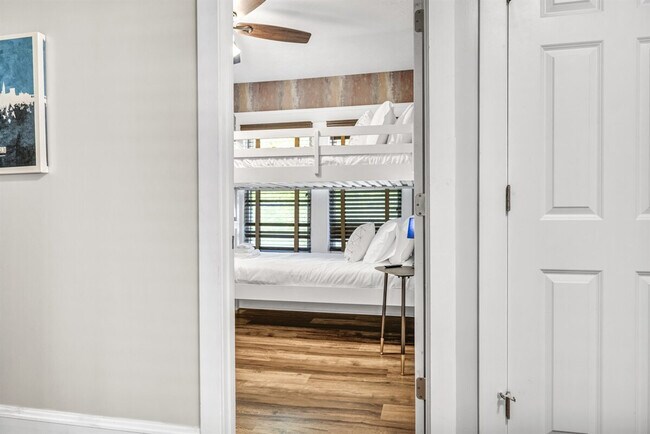 Building Photo - 1501 E 105th St