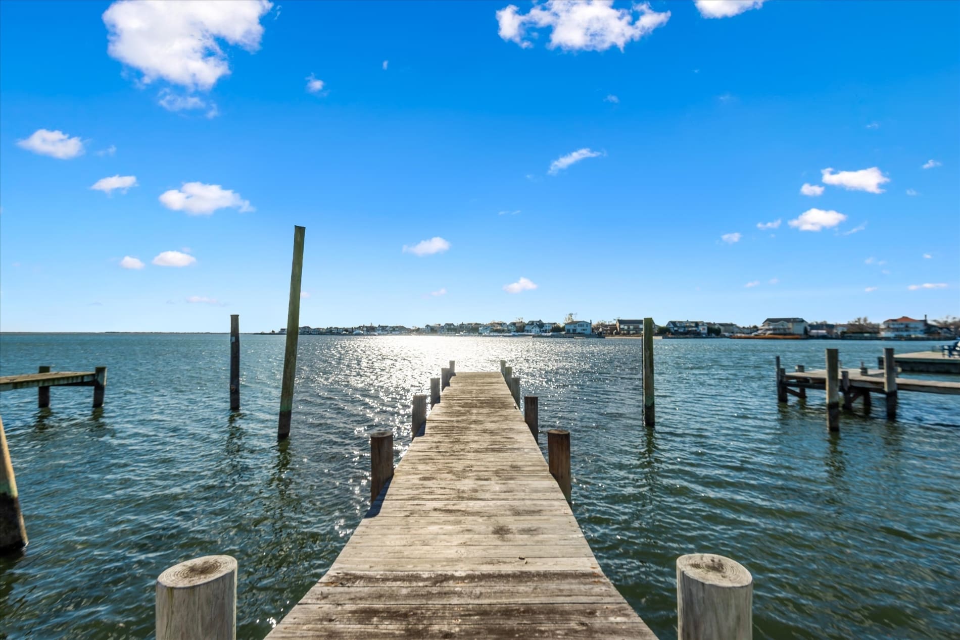 Building Photo - 2 Pirates Cv