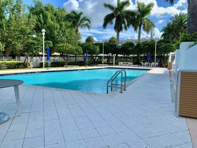 Building Photo - 7900 Harbor Island Dr