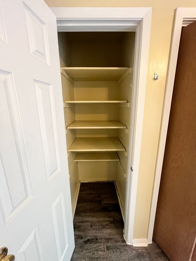 Building Photo - 2101 Granberry Dr