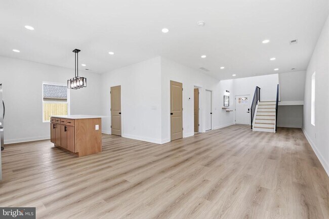 Building Photo - 31 Swan Ln