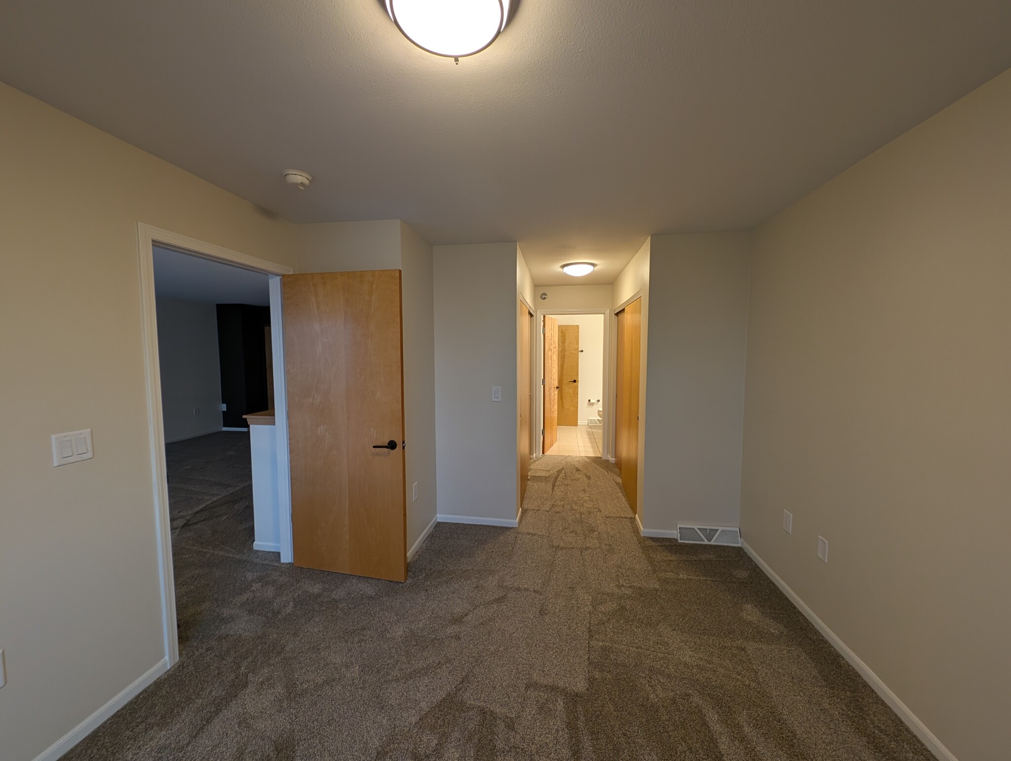 Building Photo - 2121 S Kinnickinnic Ave