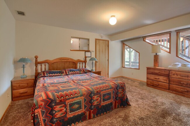 Building Photo - 2650 English Ln