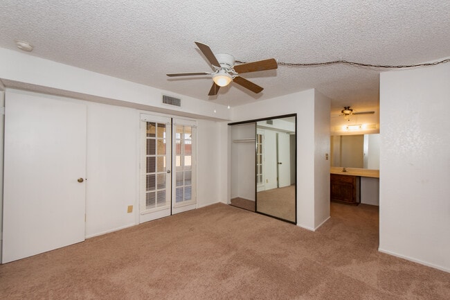 Building Photo - 514 W 37th St