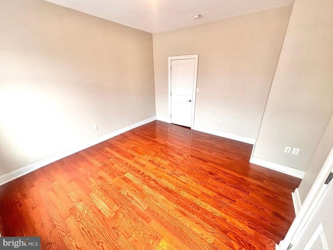 Building Photo - 2124 S Mole St