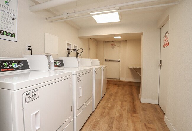 Building Photo - 1671 Washington