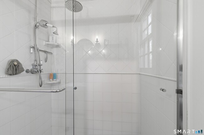 Building Photo - 12 Flanders Rd