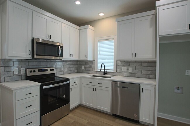 Building Photo - Coming Soon! 3 Bed 2 Bath Town Home in Tyler, Tx!