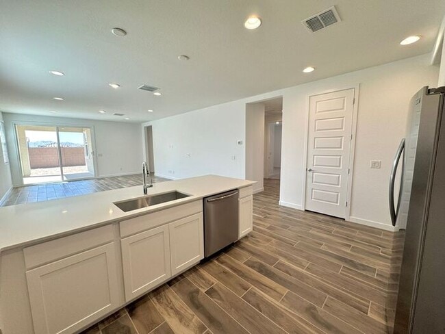 Building Photo - MOVE IN READY! New 5-Bedroom Home in Goody...