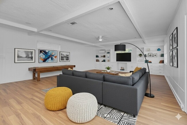 Building Photo - Beautiful Single-Story Home for Rent in Dallas | 3 Bedrooms | Living Room | Dining Room + Large G...