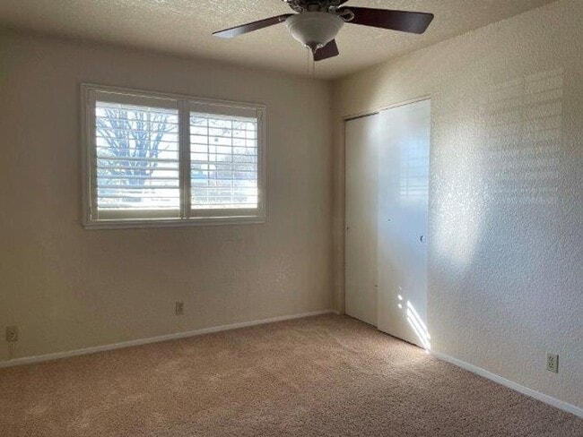 Building Photo - Spacious 3 bedroom home for rent