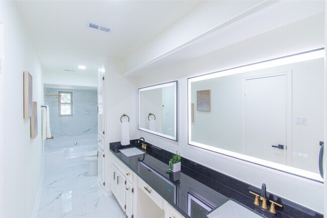 Building Photo - 727 Bunker Hill Rd