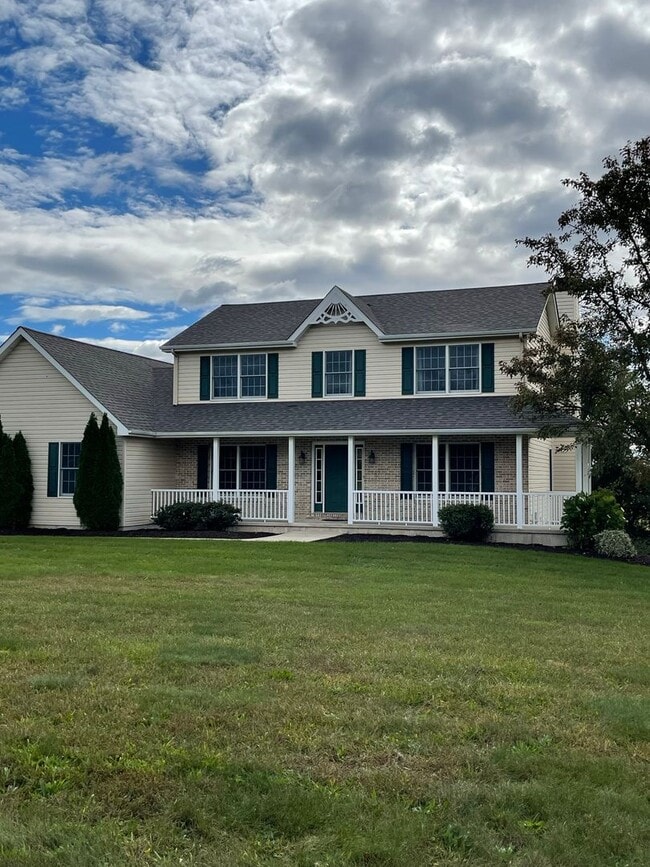Building Photo - Country Setting located between Elkton & N...