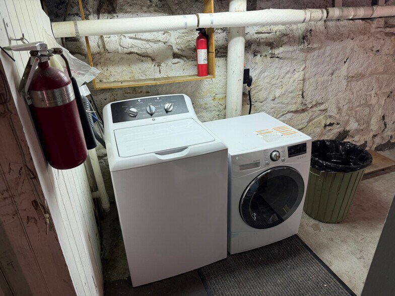 Building Photo - 7 Pearl St