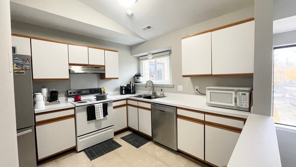 Building Photo - 42532 Lilley Pointe Dr