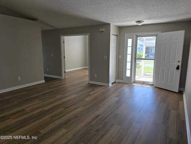 Building Photo - 744 Palm Hammock Cir