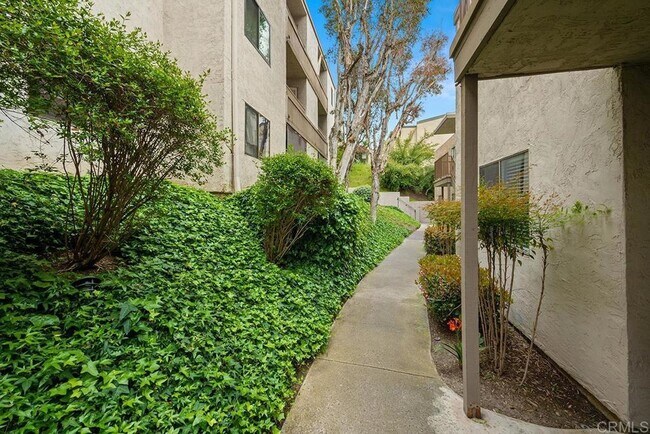 Building Photo - 6725 Mission Gorge Rd