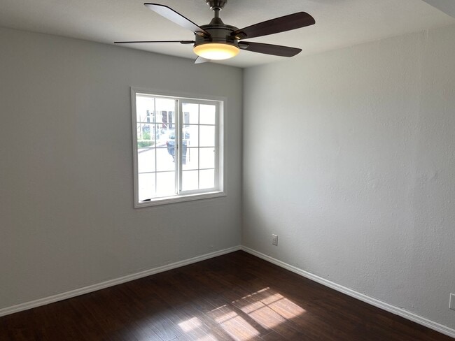 Building Photo - Single-Family Home 3BD/2BA Is Immediately ...