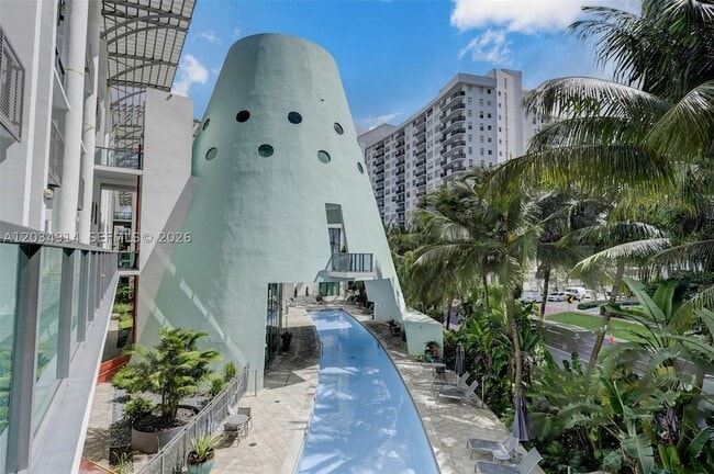 Building Photo - 6000 Collins Ave