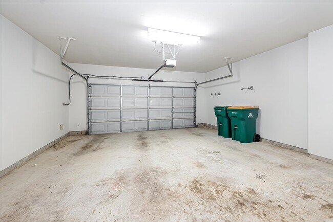 Building Photo - 14 Nestlewood Pl