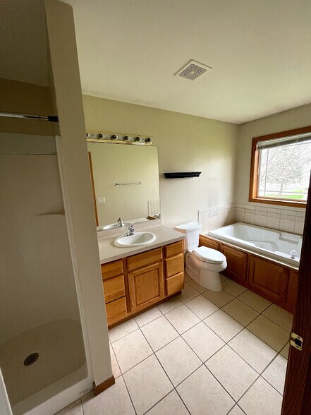 Primary Bathroom - 1051 Tamarack Way