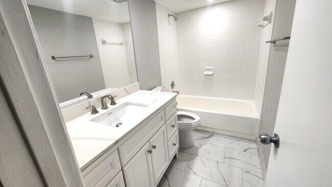 Building Photo - 820 Lavers Cir