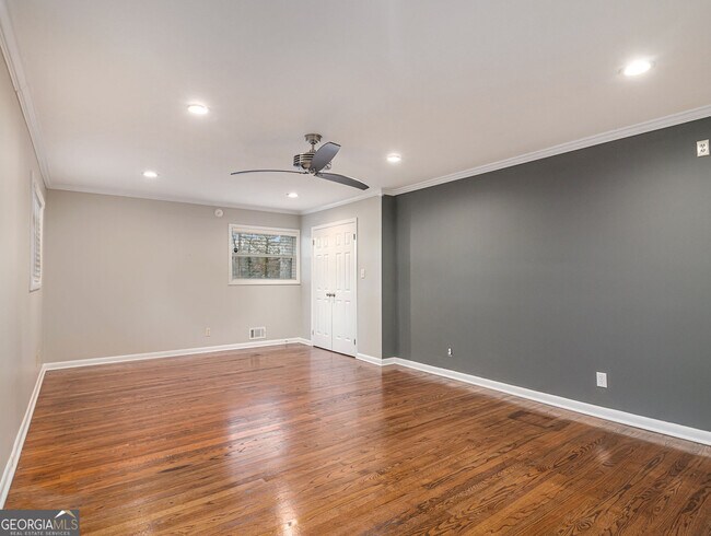 Building Photo - 3590 Cloudland Dr