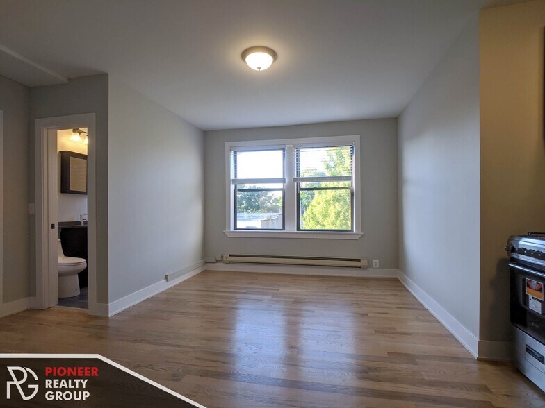 Building Photo - 4831 N Damen Ave