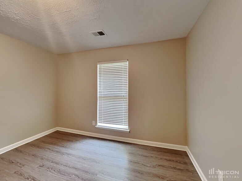 Building Photo - 4765 Jamerson Forest Cir