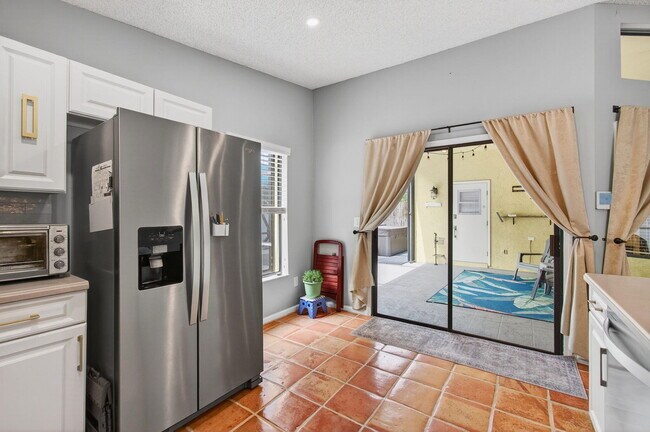 Building Photo - 10332 Islander Dr