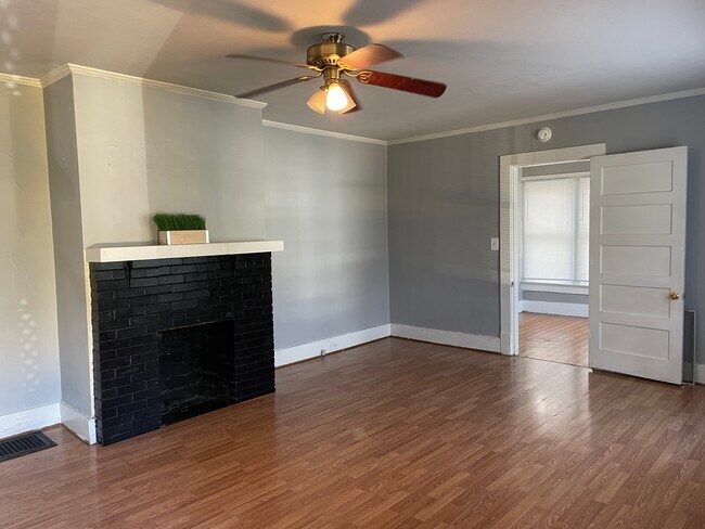 Building Photo - 858 Gracey Ave