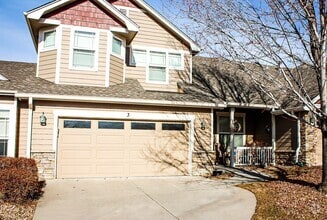 Building Photo - Meticulously maintained townhome on August...