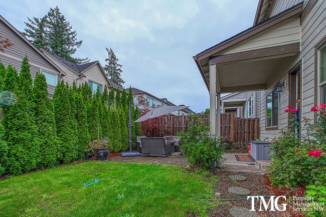 Building Photo - Spacious 4 BD Home with Private Backyard & Community Amenities!