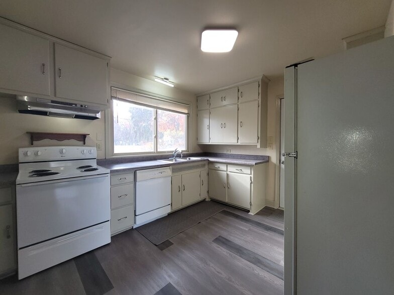 Building Photo - 1731 Deckner Ave