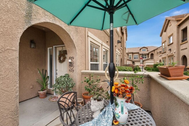 Building Photo - Luxury condo in Natomas!