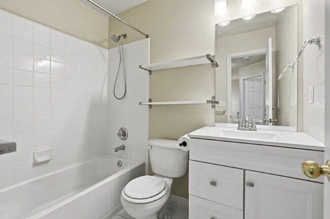 Building Photo - $2,735.95 - 3 Bed, 2.5 Bath Townhome in Aurora with In Unit Laundry!
