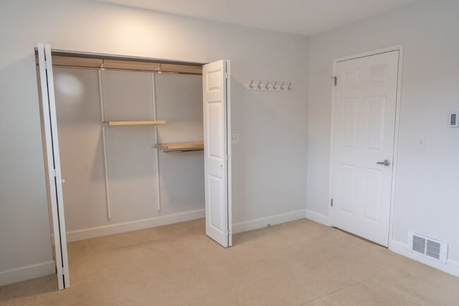 Building Photo - 2Bd/1Ba Seattle Condo