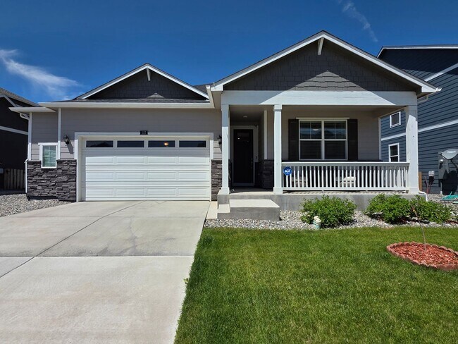 Building Photo - Beautiful Newer Build 3 Bedroom Home in Be...