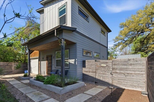 Building Photo - 706 Short Kemp St