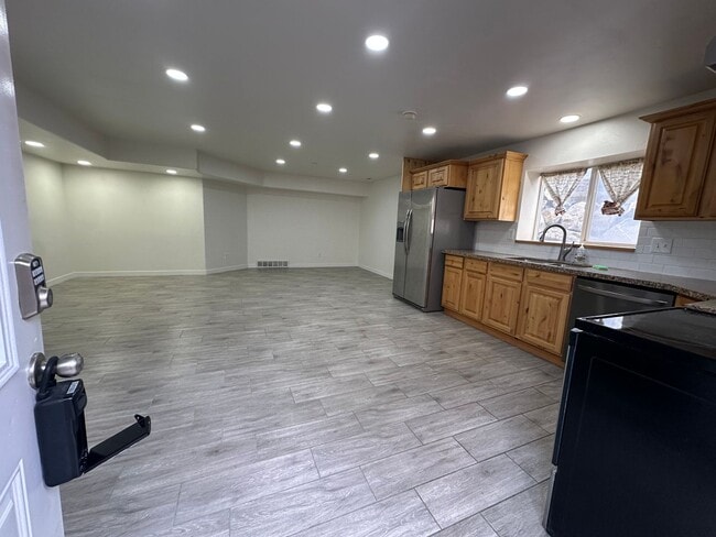 Building Photo - 4000 Mount Airey Dr