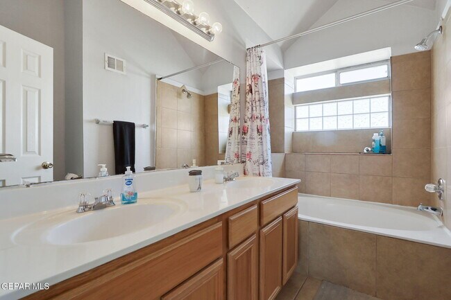 Building Photo - 240 Summerbrooke Ct
