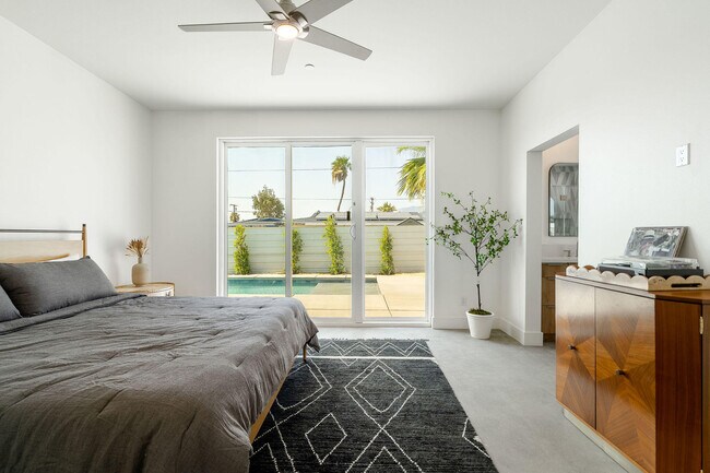 Building Photo - 361 W Sunview Ave