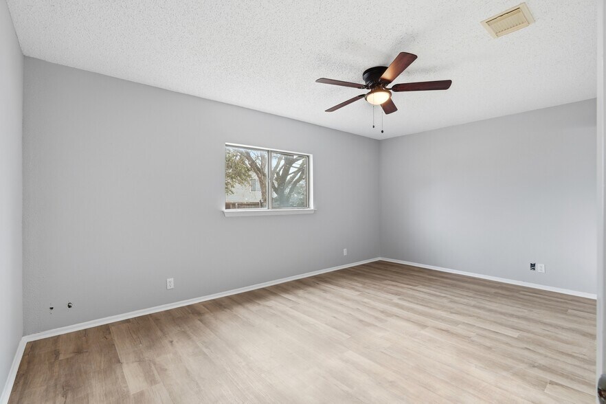 Building Photo - 9110 Roquefort