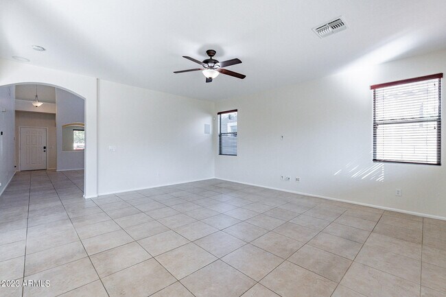 Building Photo - 2943 E Quiet Hollow Ln