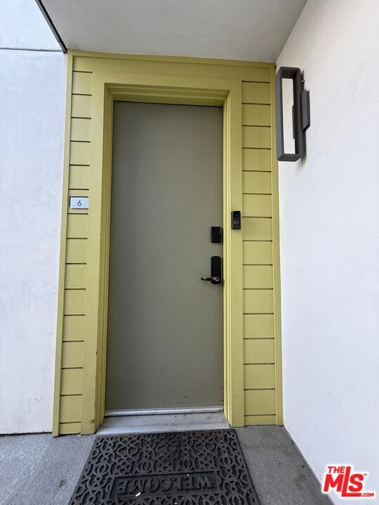 Building Photo - 532 W Elk Ave