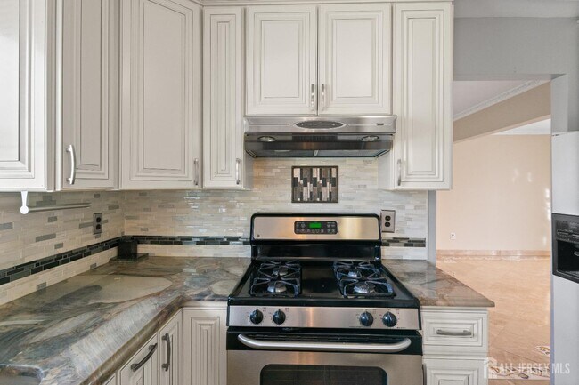 Building Photo - 12 Mershon Ln