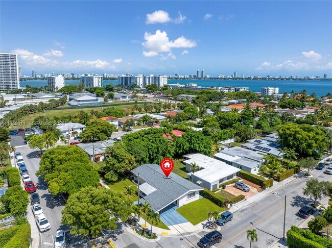 Building Photo - 1700 N Treasure Dr