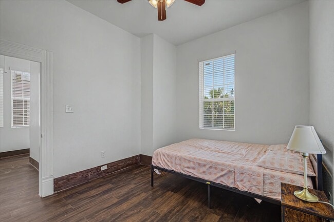 Building Photo - 3519 Broadway Avenue J
